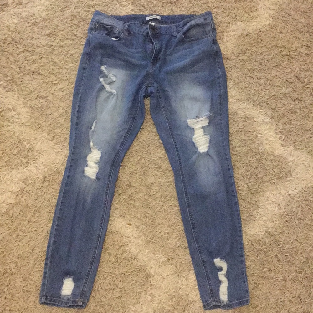 Refuge Distressed Jeans